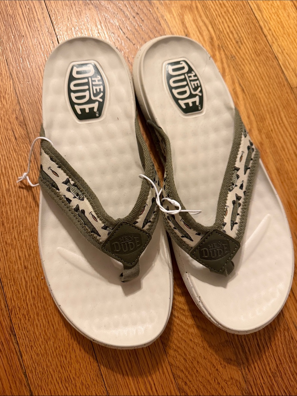Hey Dude Men size 9 Olive & White Flip Flop Sandals with Patterned Fish Straps